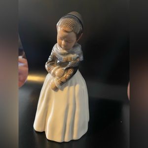 Royal Copenhagen Amager Girl figurine, perfect condition